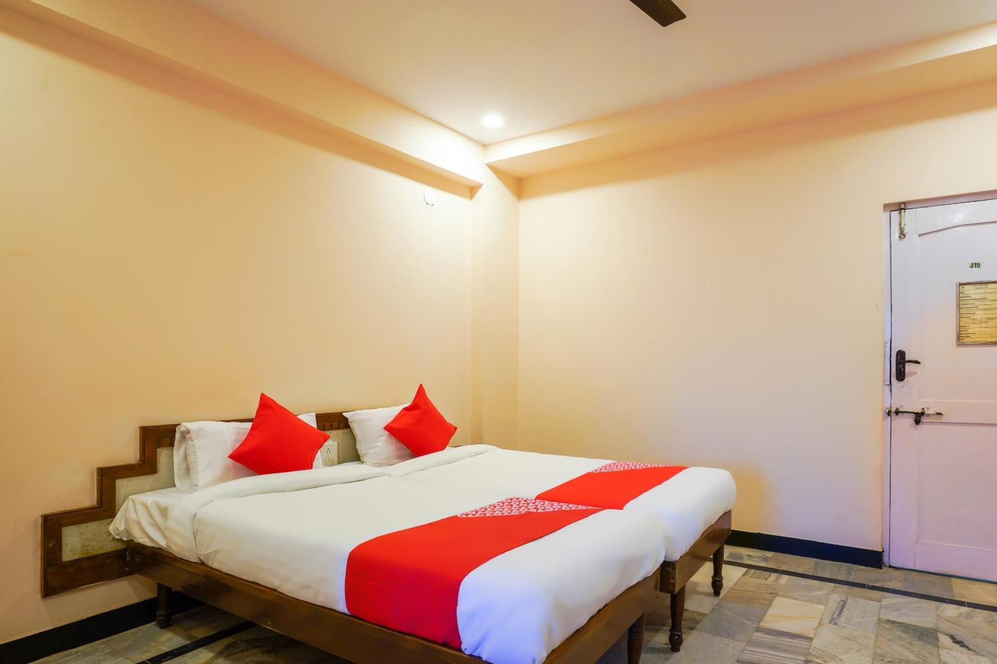 Hotel O Raja Residency Near Snow World Secunderabad Bagian luar foto